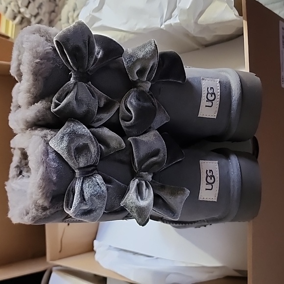 Ugg Bailey Bow Velvet Ribbon GREY Size 9 NWT - Picture 7 of 9